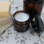 Les recettes de sirops maison à base de miel et de plantes pour les enfants enrhumés