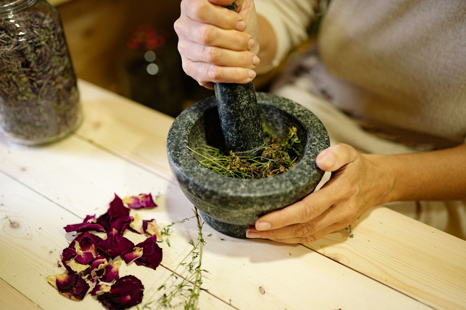 Les recettes de sirops maison à base de miel et de plantes pour les enfants enrhumés — Comment choisir le remède adapté 